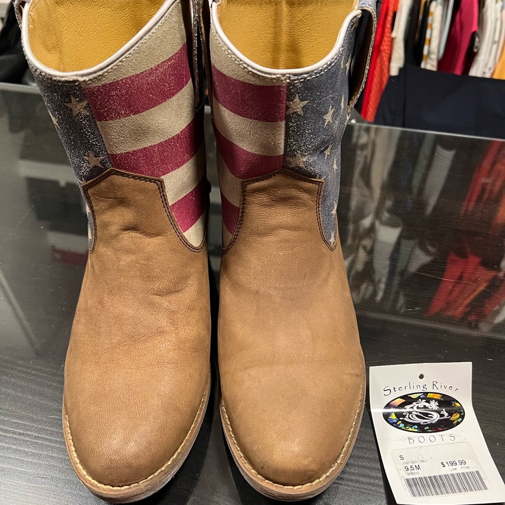 STERLING RIVER BOOTS SIZE 9.5M